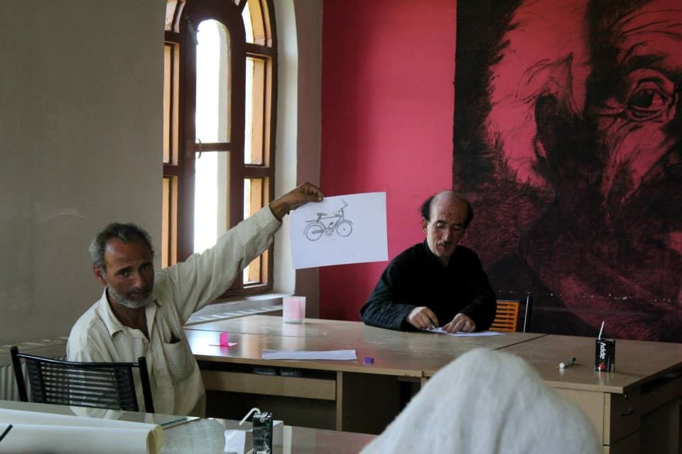Learning User Needs Beyond Screens. Kashmir craft project